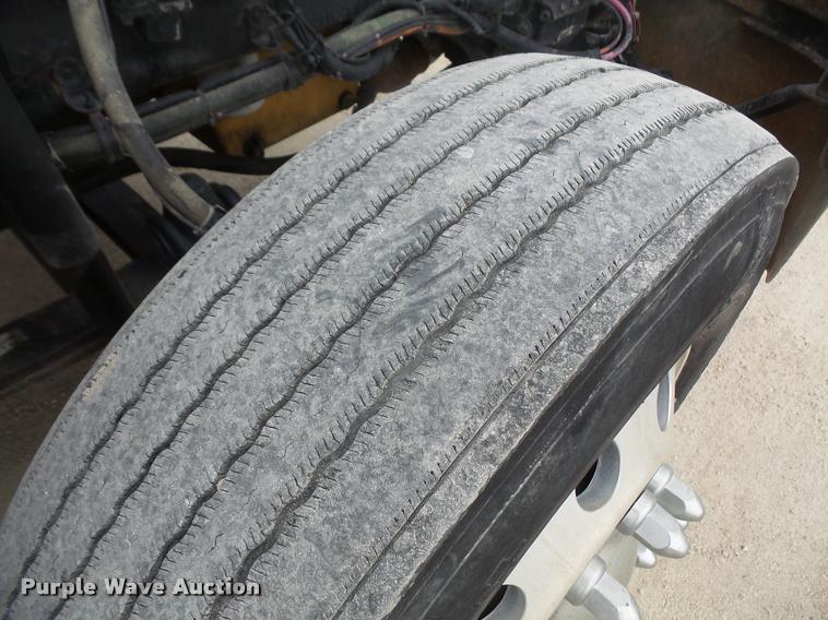 image for item DB2958 2006 Kenworth T600 semi truck