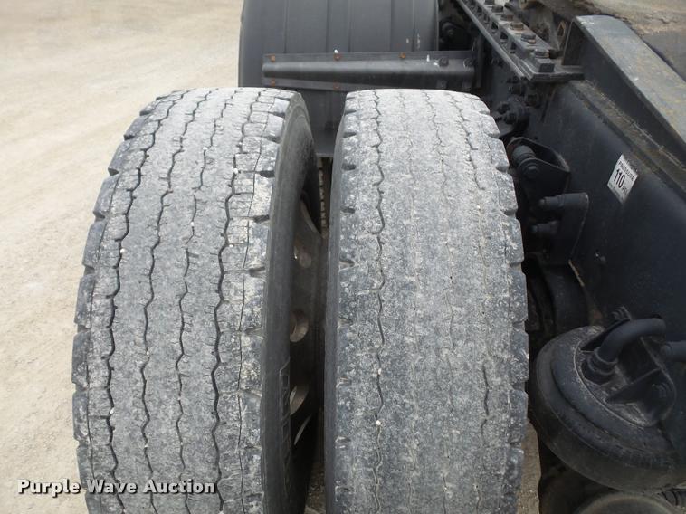 image for item DB2958 2006 Kenworth T600 semi truck