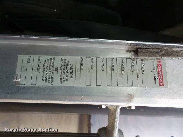 image for item DB2958 2006 Kenworth T600 semi truck