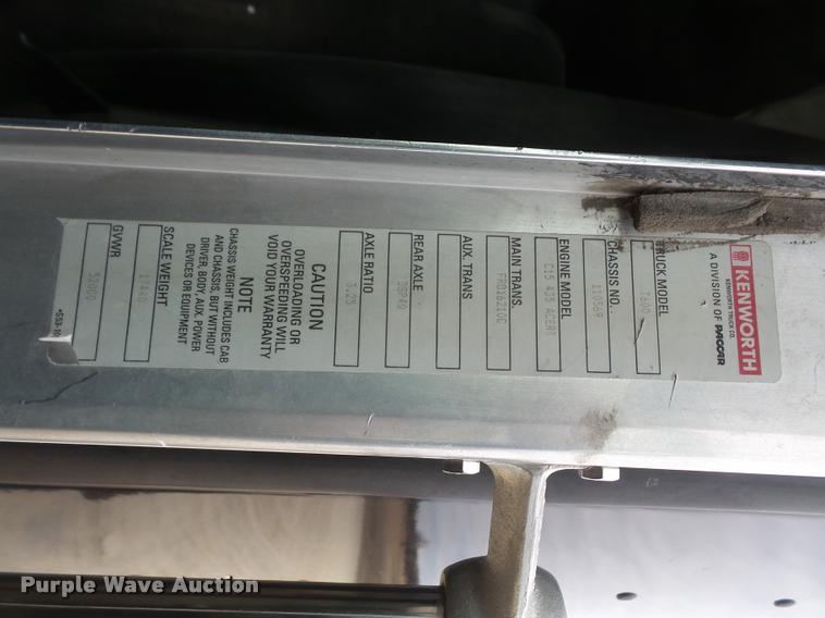 image for item DB2958 2006 Kenworth T600 semi truck