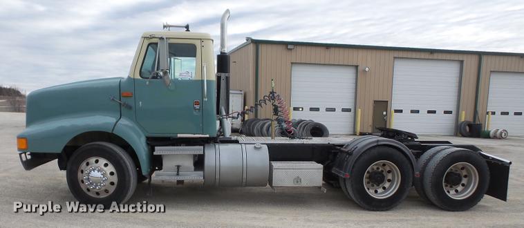 image for item DB2959 1991 International 8200 semi truck