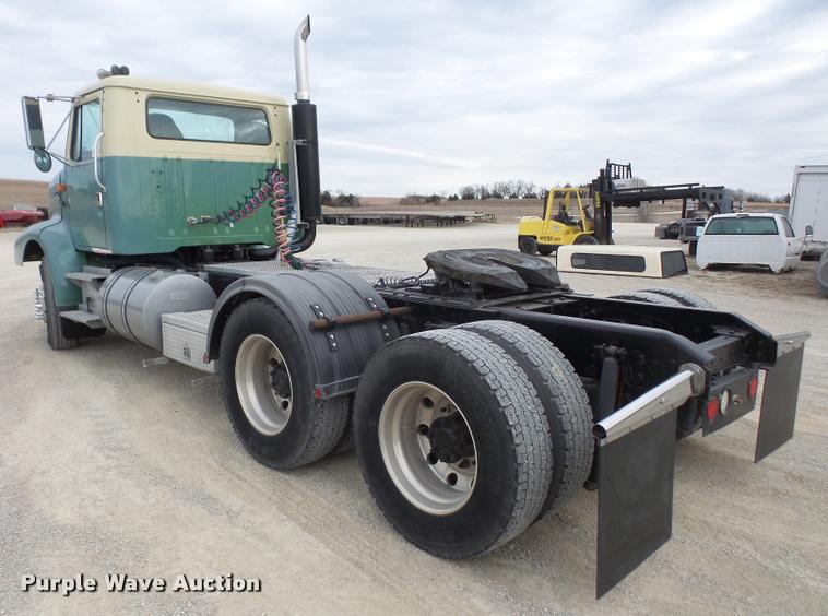 image for item DB2959 1991 International 8200 semi truck