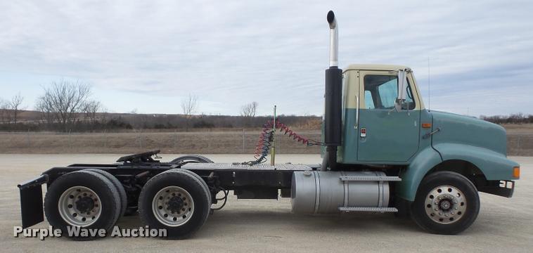 image for item DB2959 1991 International 8200 semi truck