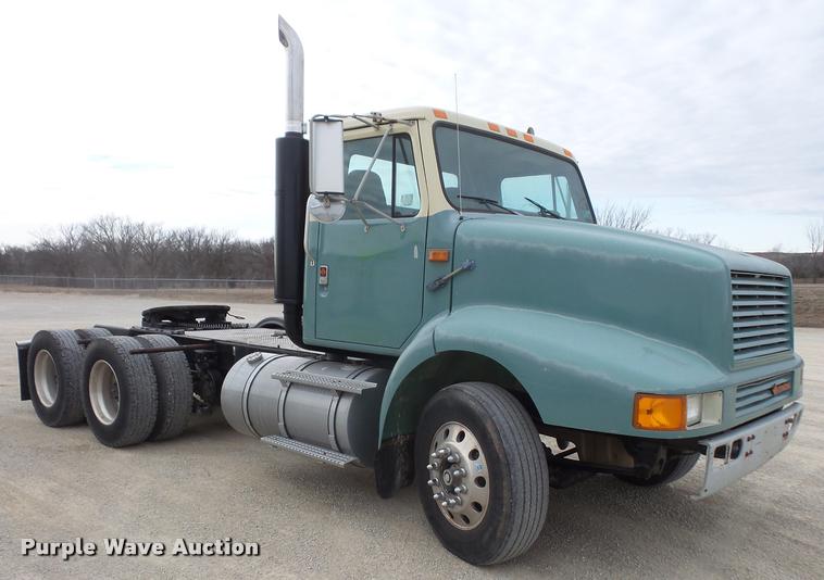 image for item DB2959 1991 International 8200 semi truck