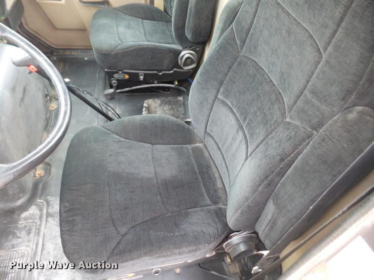 image for item DB2959 1991 International 8200 semi truck