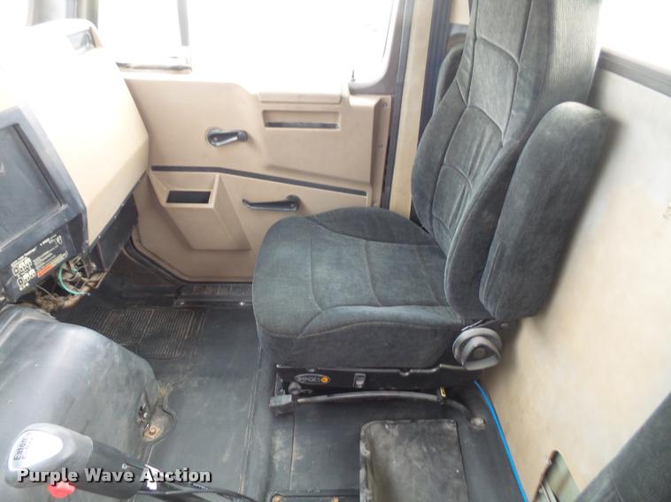 image for item DB2959 1991 International 8200 semi truck