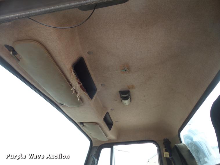 image for item DB2959 1991 International 8200 semi truck