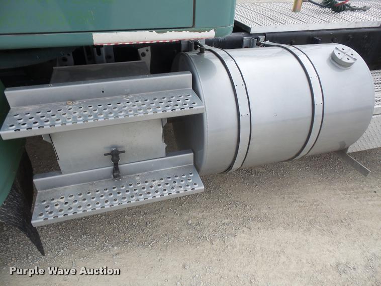 image for item DB2959 1991 International 8200 semi truck