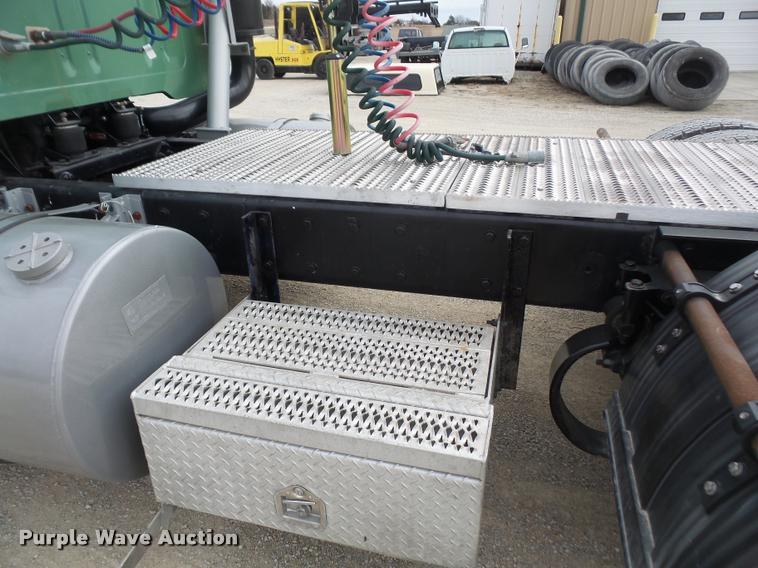 image for item DB2959 1991 International 8200 semi truck