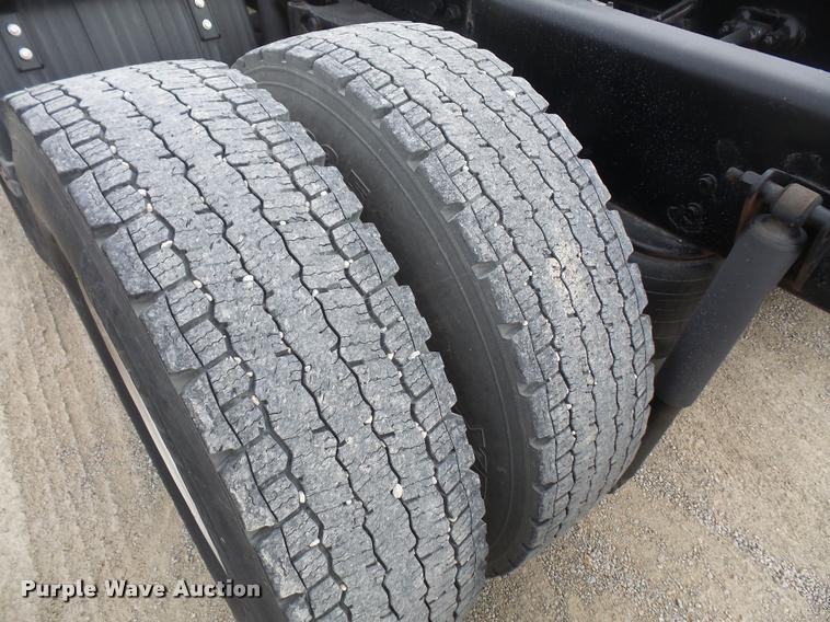 image for item DB2959 1991 International 8200 semi truck