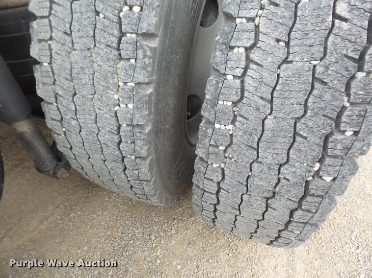 image for item DB2959 1991 International 8200 semi truck