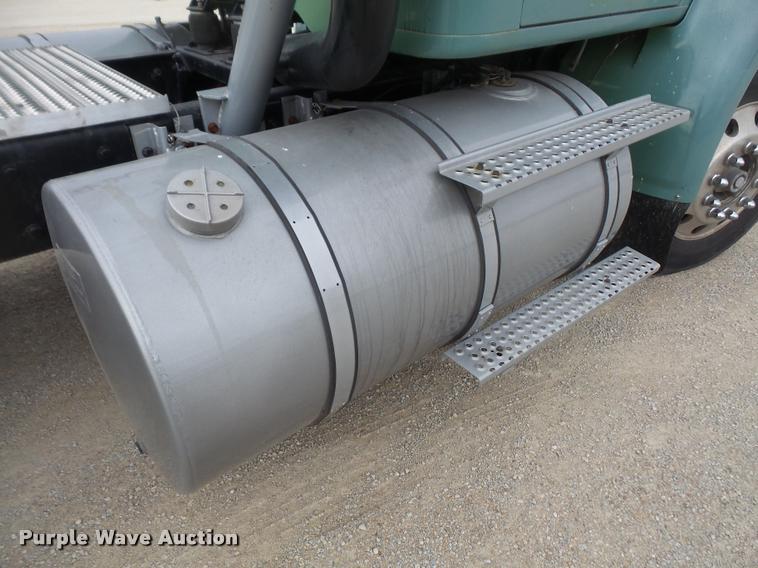 image for item DB2959 1991 International 8200 semi truck