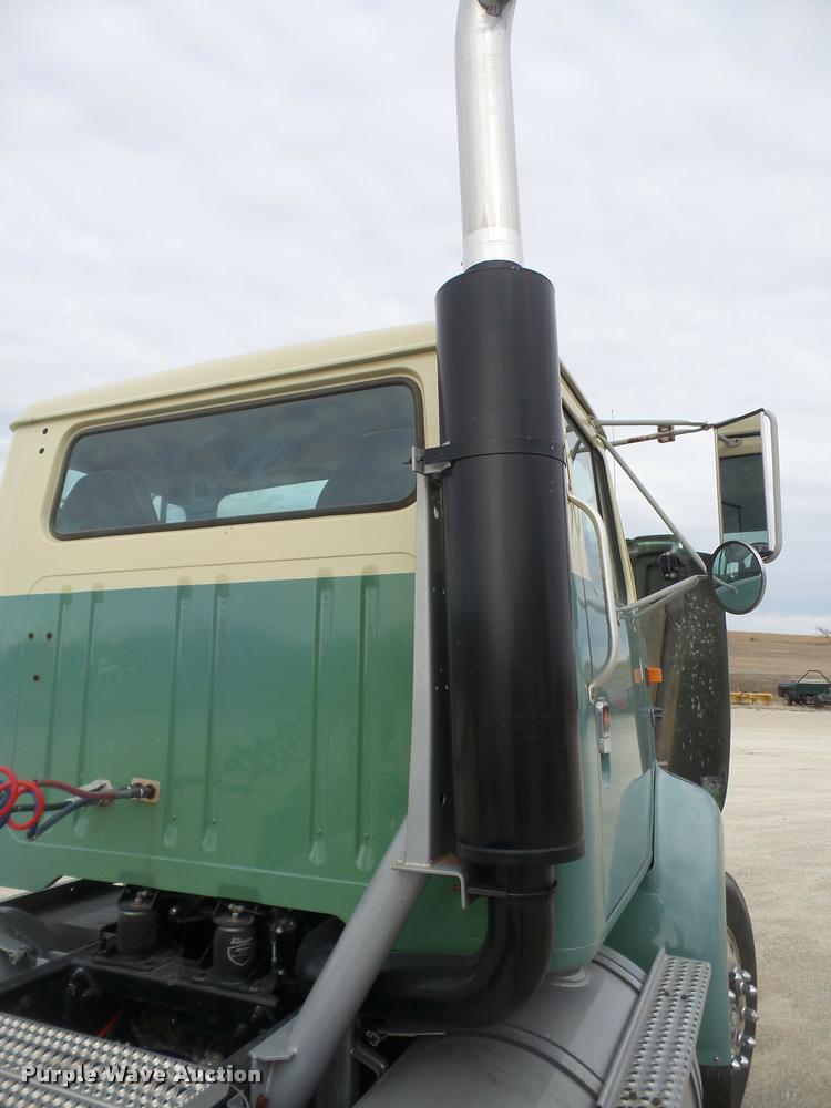 image for item DB2959 1991 International 8200 semi truck