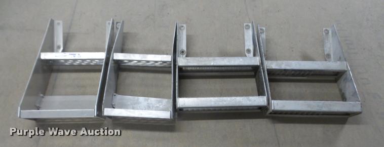 image for item DC9021 (4) aluminum steps