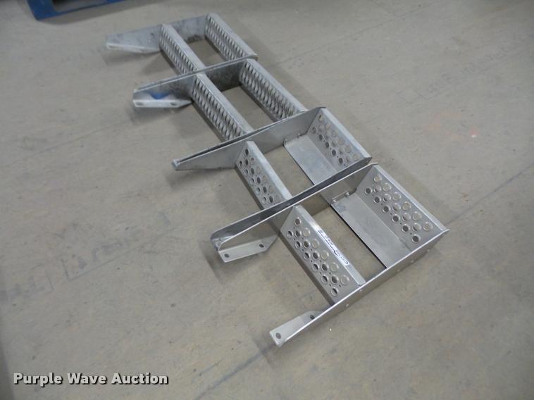 image for item DC9021 (4) aluminum steps