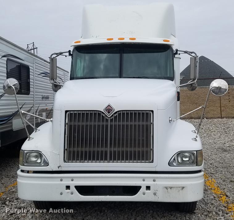 image for item F1420 2007 International 9400i semi truck