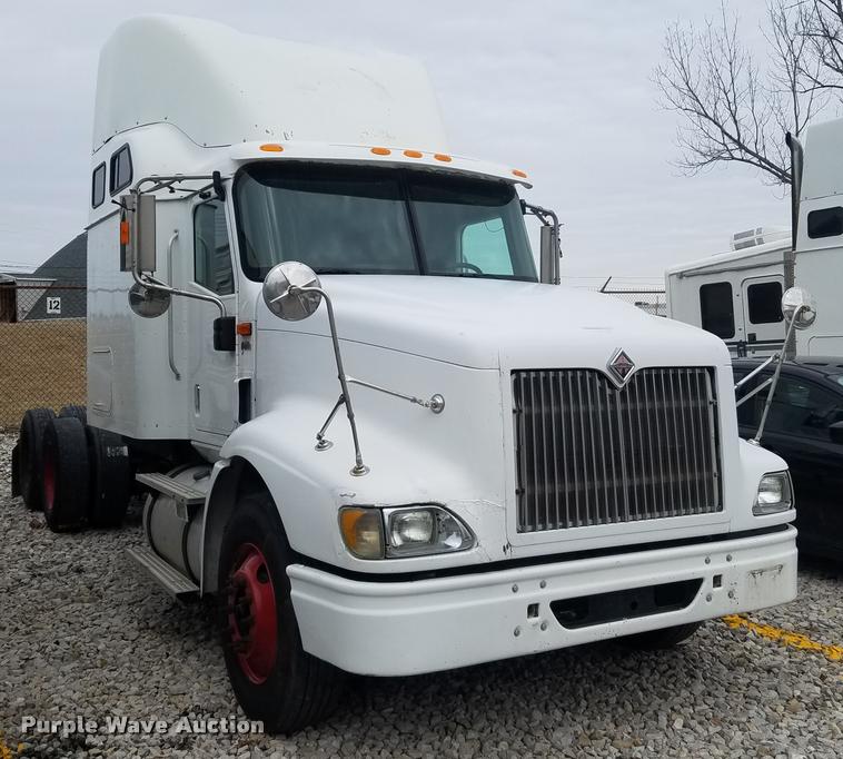 image for item F1420 2007 International 9400i semi truck