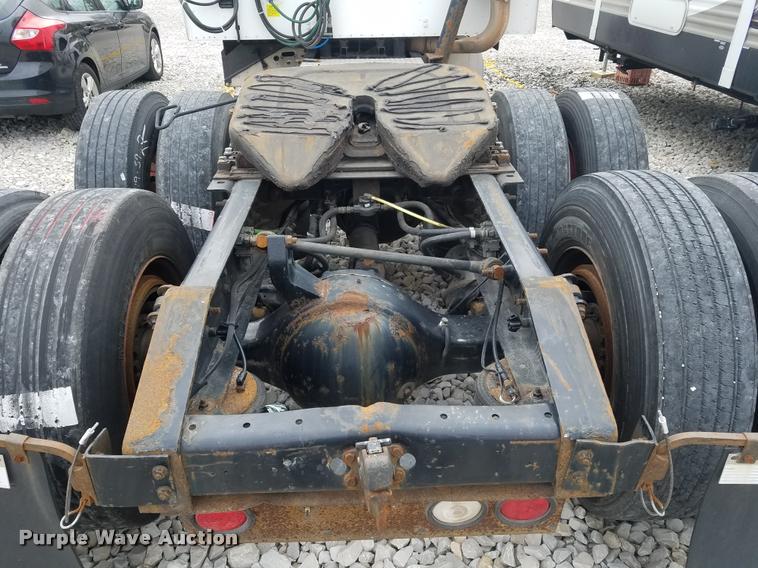 image for item F1420 2007 International 9400i semi truck