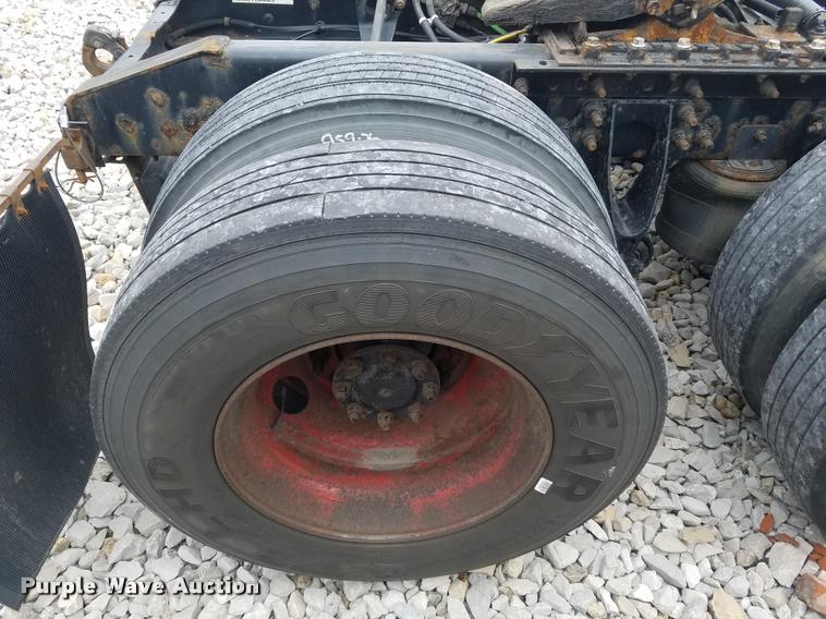 image for item F1420 2007 International 9400i semi truck