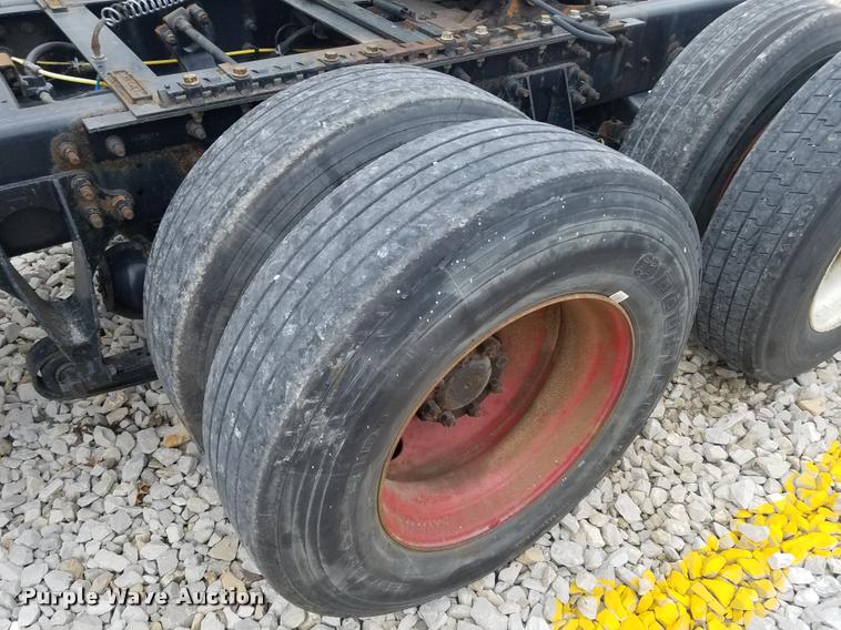 image for item F1420 2007 International 9400i semi truck