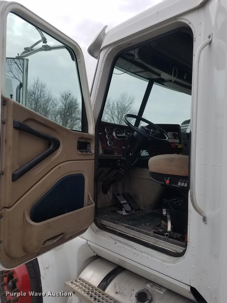 image for item F1420 2007 International 9400i semi truck