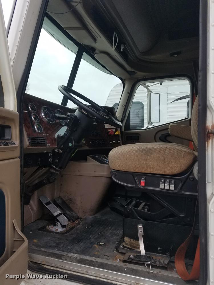 image for item F1420 2007 International 9400i semi truck