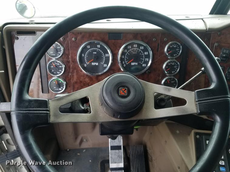 image for item F1420 2007 International 9400i semi truck