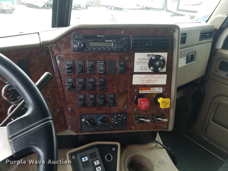 image for item F1420 2007 International 9400i semi truck