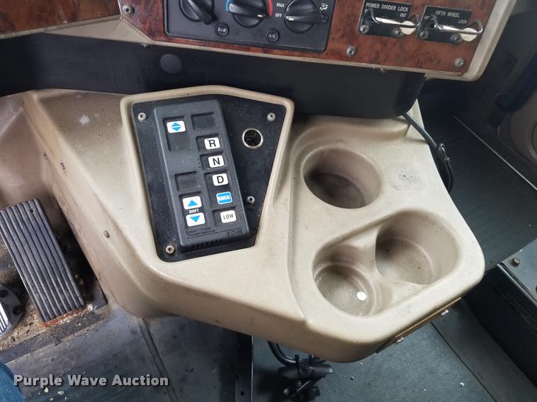 image for item F1420 2007 International 9400i semi truck