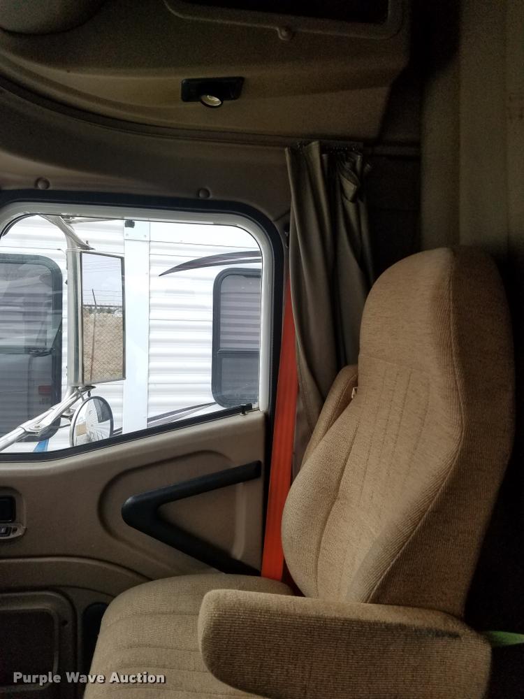 image for item F1420 2007 International 9400i semi truck