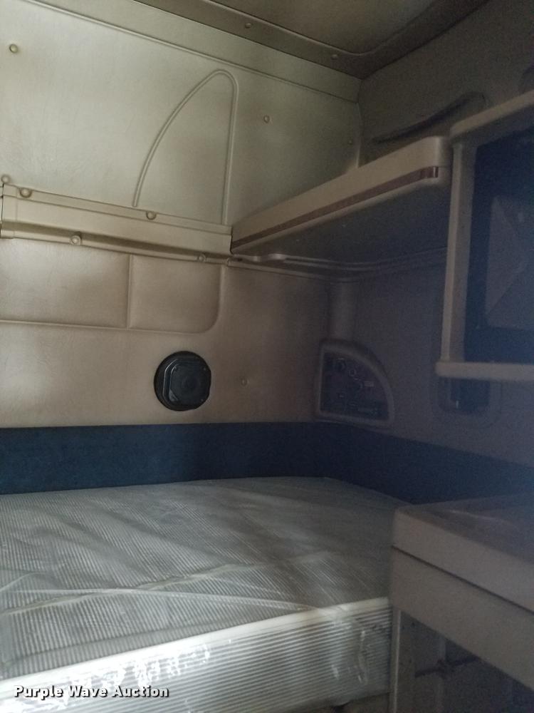 image for item F1420 2007 International 9400i semi truck