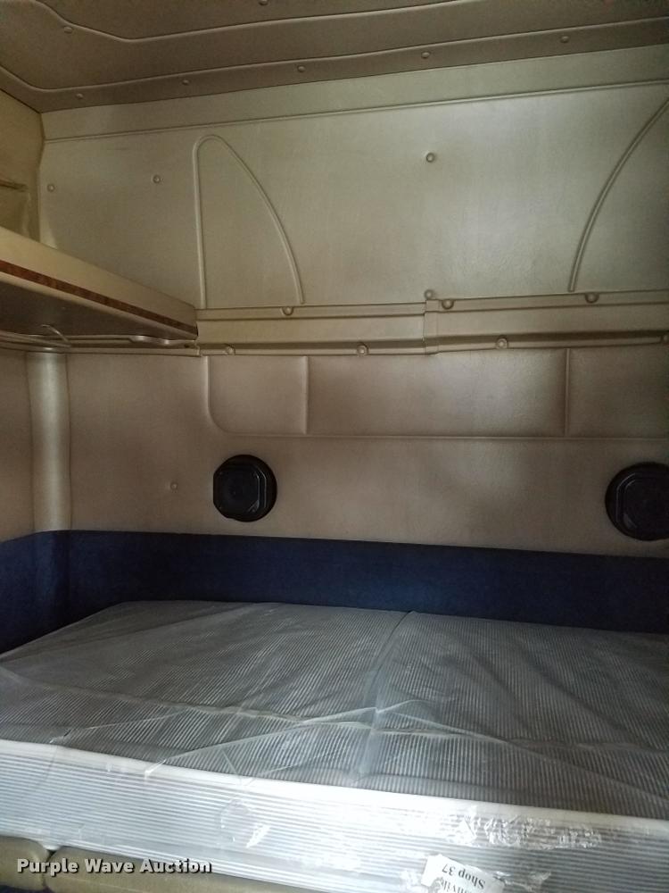 image for item F1420 2007 International 9400i semi truck