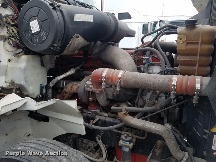 image for item F1420 2007 International 9400i semi truck