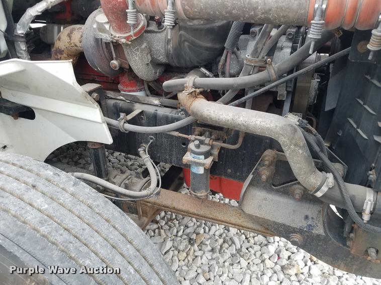 image for item F1420 2007 International 9400i semi truck