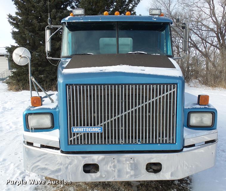 image for item J5450 1993 Volvo WG semi truck