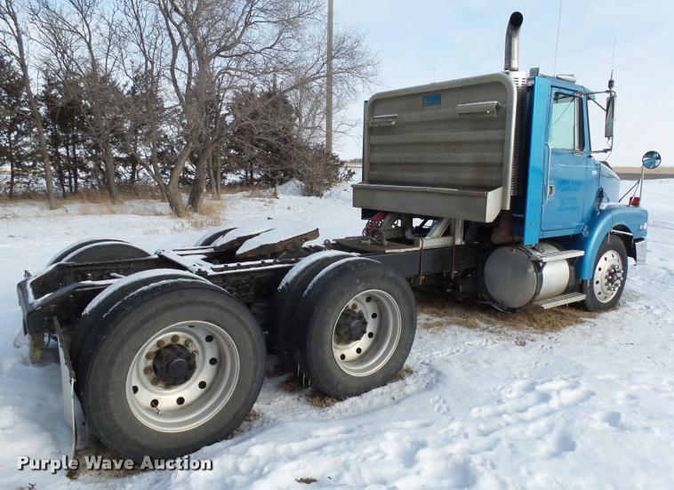 image for item J5450 1993 Volvo WG semi truck