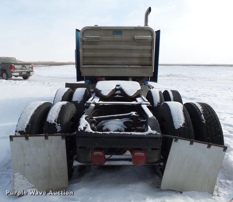 image for item J5450 1993 Volvo WG semi truck