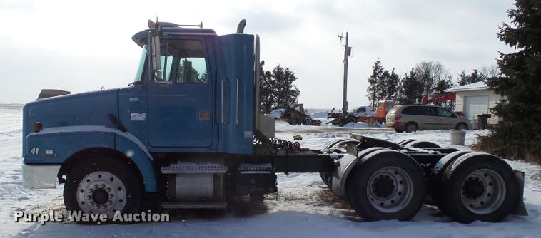 image for item J5450 1993 Volvo WG semi truck