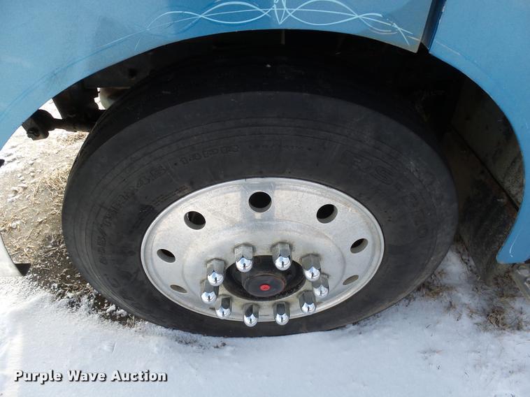 image for item J5450 1993 Volvo WG semi truck