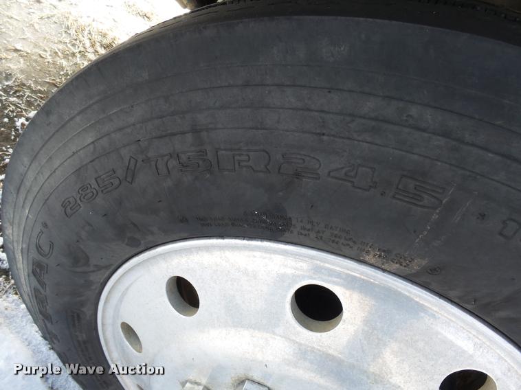 image for item J5450 1993 Volvo WG semi truck