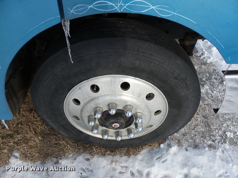 image for item J5450 1993 Volvo WG semi truck