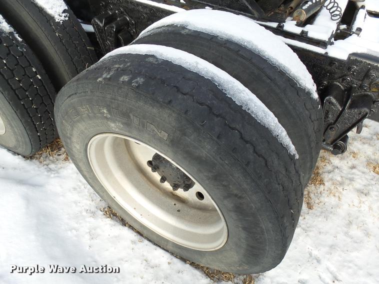 image for item J5450 1993 Volvo WG semi truck