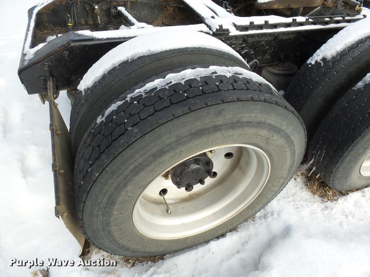 image for item J5450 1993 Volvo WG semi truck