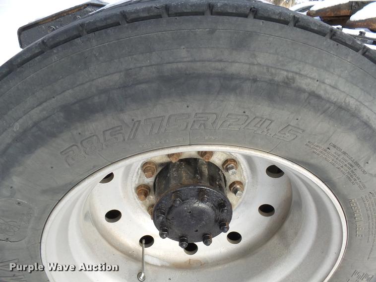 image for item J5450 1993 Volvo WG semi truck