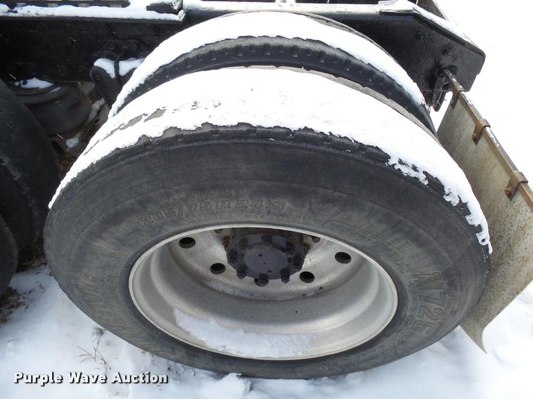 image for item J5450 1993 Volvo WG semi truck