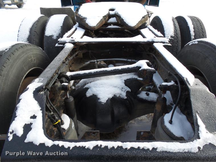 image for item J5450 1993 Volvo WG semi truck