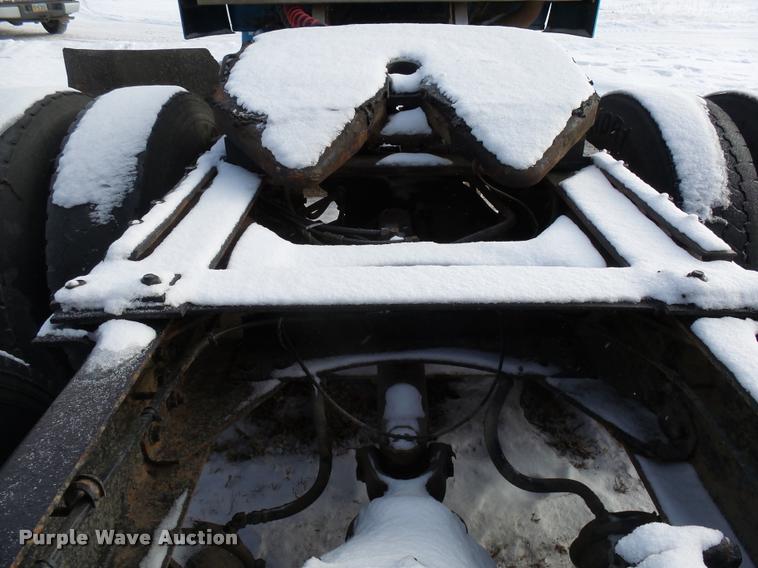 image for item J5450 1993 Volvo WG semi truck