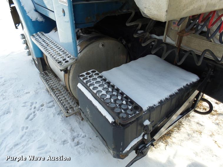 image for item J5450 1993 Volvo WG semi truck