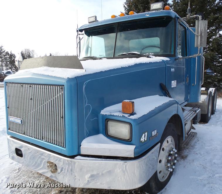 image for item J5450 1993 Volvo WG semi truck