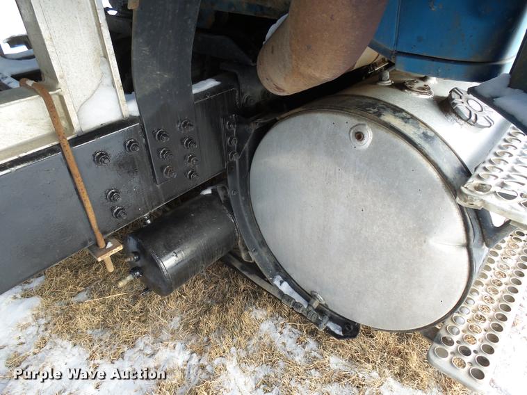 image for item J5450 1993 Volvo WG semi truck